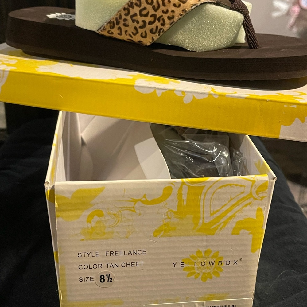 Leopard flip flop